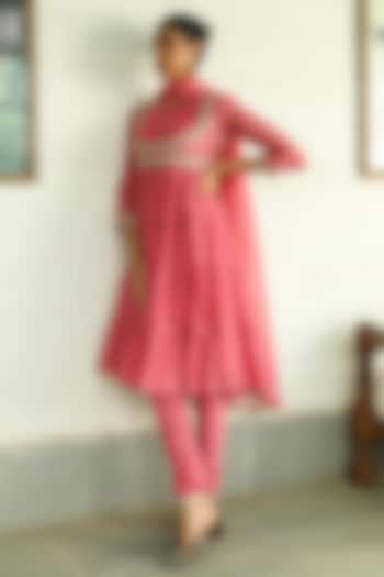 Dusty Pink Pure Handloom Silk Chanderi Zari Embroidered Kurta Set by Rooh By Ridhimaa