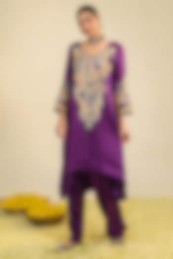 Purple Silk Satin Paisley Embroidered Kurta Set by RoohbyRidhimaa at Pernia's Pop Up Shop