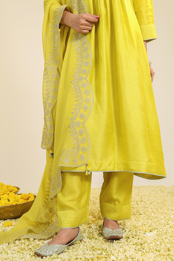 Yellow Viscose Raw Silk Zari Embroidered Kurta Set by RoohbyRidhimaa at Pernia's Pop Up Shop