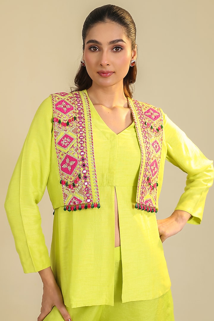 Yellow Silk Satin Thread Embroidered Co-Ord Set by RoohbyRidhimaa at Pernia's Pop Up Shop