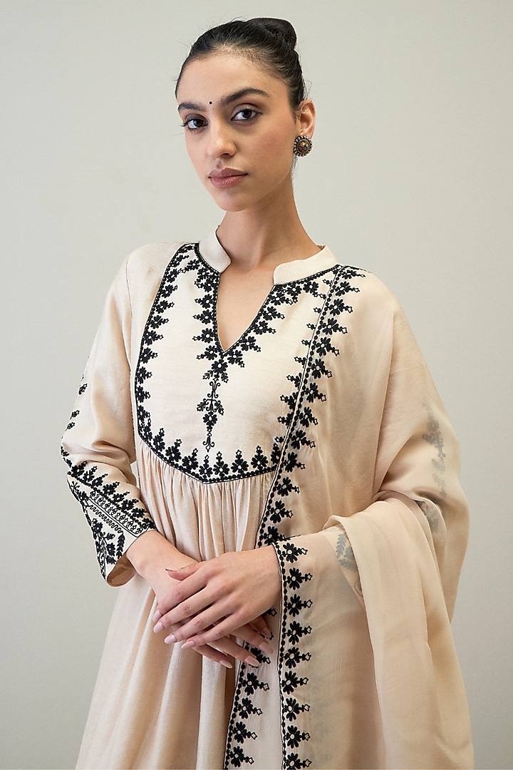 Beige Viscose Raw Silk Resham Embroidered Kurta Set by RoohbyRidhimaa at Pernia's Pop Up Shop