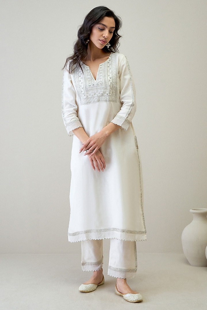 Off-White Silk Chanderi Zari Hand Embroidered Kurta Set by RoohbyRidhimaa at Pernia's Pop Up Shop