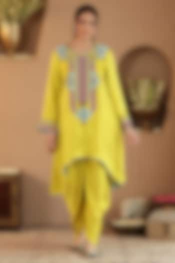 Yellow Silk Satin Zardosi Embroidered Kurta Set by RoohbyRidhimaa at Pernia's Pop Up Shop