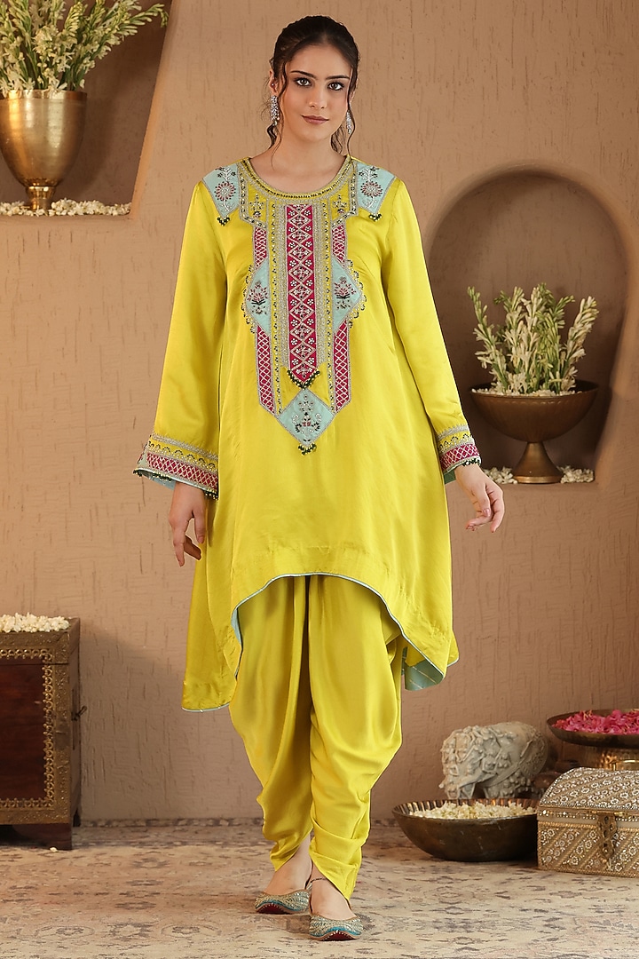 Yellow Silk Satin Zardosi Embroidered Kurta Set by RoohbyRidhimaa at Pernia's Pop Up Shop