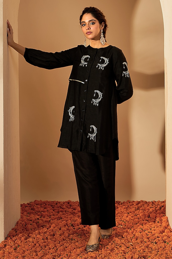 Black Cotton Silk Motif Embroidered Kurta Set by Rooh By Ridhimaa at Pernia's Pop Up Shop