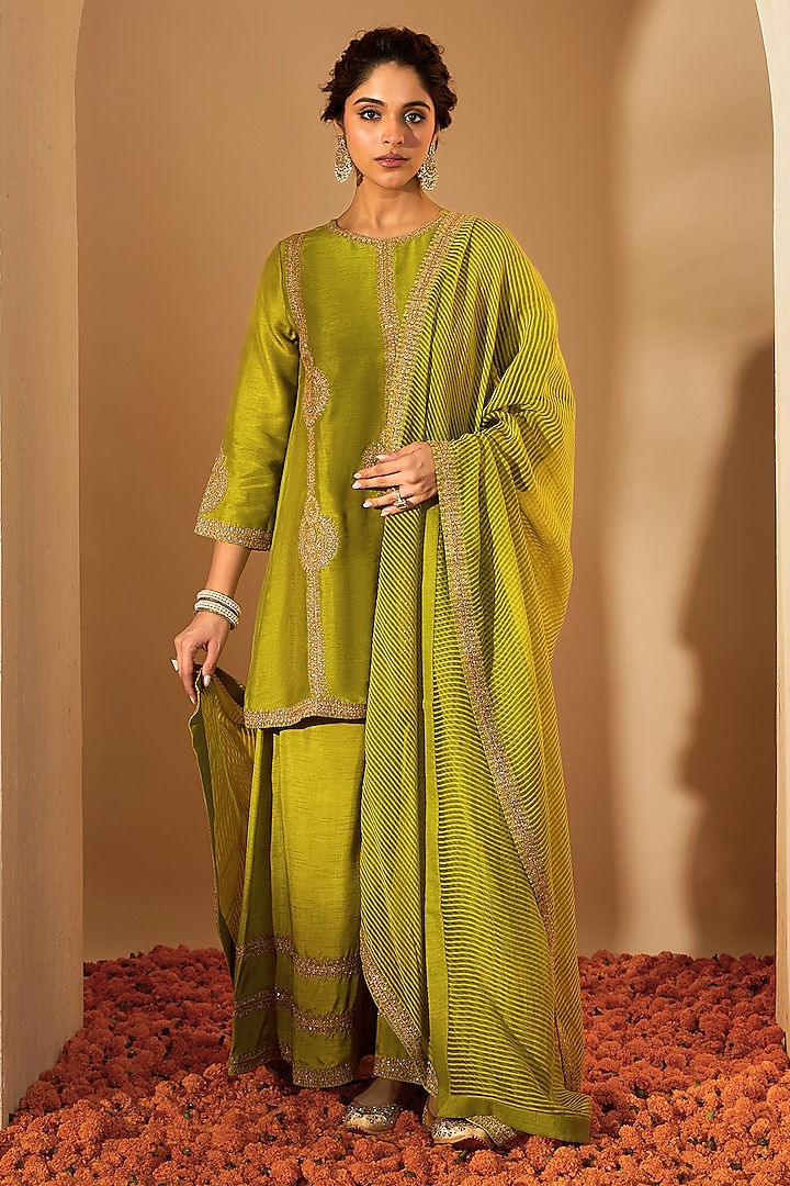 Green Viscose Raw Silk & Chanderi Zari Embroidered Kurta Set by Rooh By Ridhimaa at Pernia's Pop Up Shop