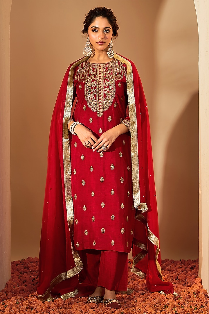 Red Viscose Raw Silk & Silk Organza Embroidered Kurta Set by Rooh By Ridhimaa at Pernia's Pop Up Shop