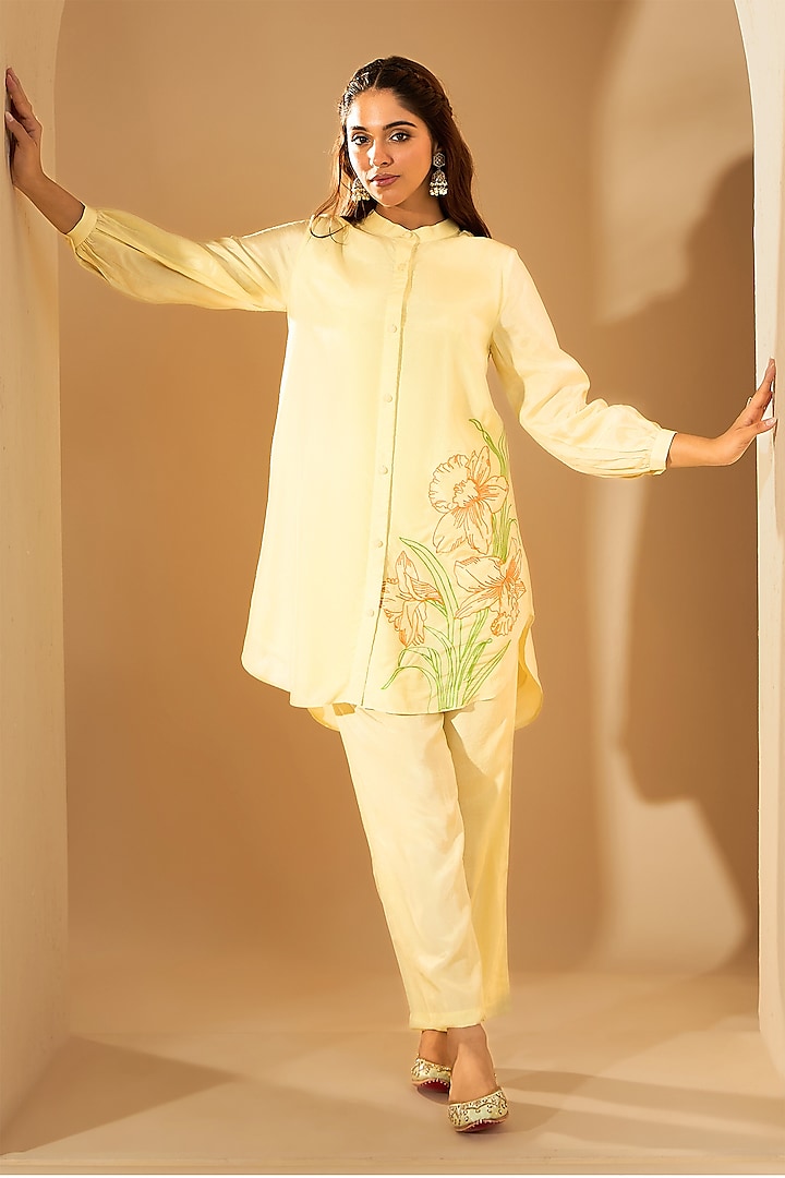 Powder Yellow Viscose Raw Silk Resham Embroidered Kurta Set by Rooh By Ridhimaa at Pernia's Pop Up Shop