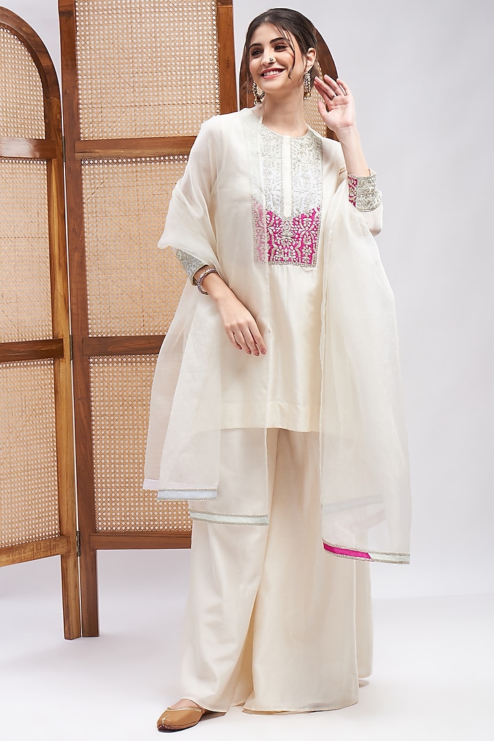 Off-White Silk Chanderi Zari Embroidered Kurta Set by RoohbyRidhimaa at Pernia's Pop Up Shop