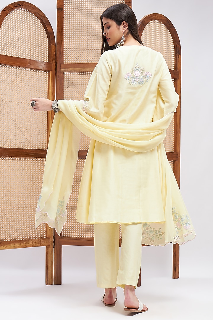 Yellow Silk Chanderi Resham Embroidered Kurta Set by RoohbyRidhimaa at Pernia's Pop Up Shop