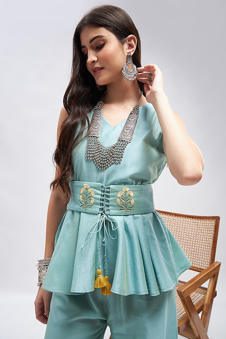 Cyna Green Silk Chanderi Resham Embroidered Co-Ord Set by RoohbyRidhimaa at Pernia's Pop Up Shop