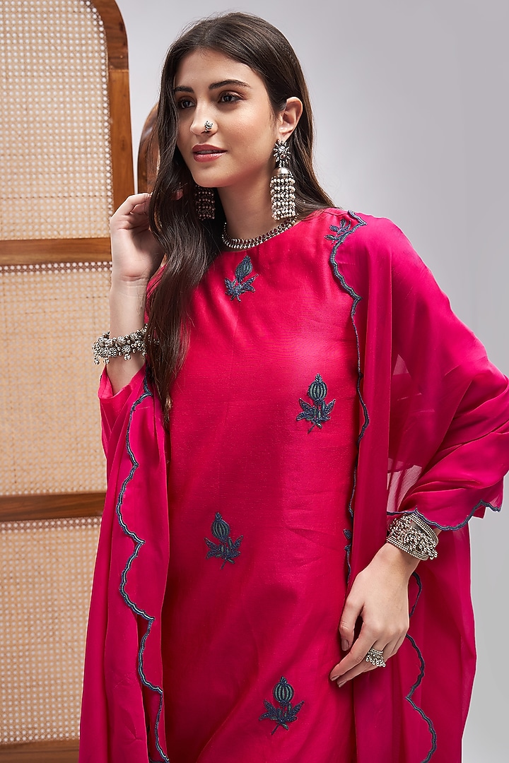 Magenta Silk Chanderi Resham Embroidered Kurta Set by RoohbyRidhimaa at Pernia's Pop Up Shop