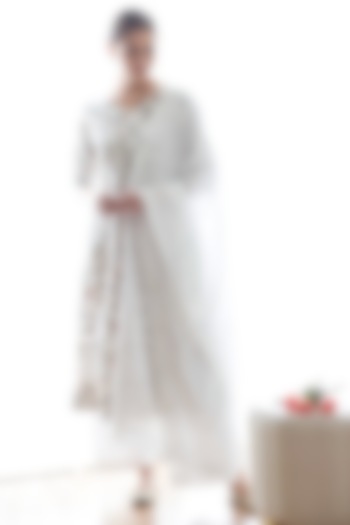 White Cotton Printed & Gota Embroidered Kurta Set by RoohbyRidhimaa at Pernia's Pop Up Shop