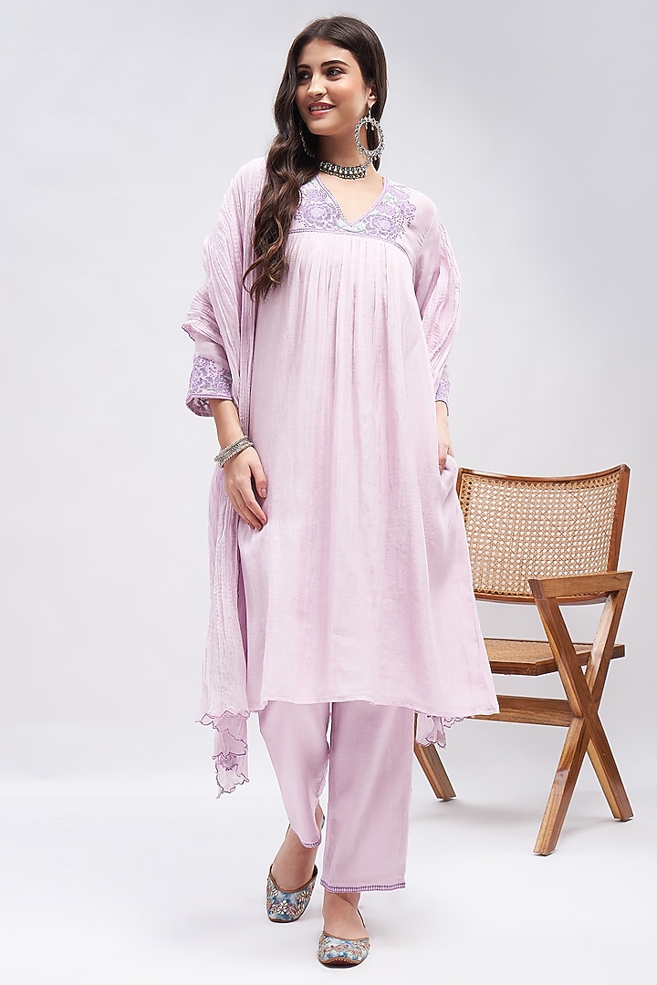 Lilac Chanderi Floral Motif Embroidered Kurta Set by RoohbyRidhimaa at Pernia's Pop Up Shop