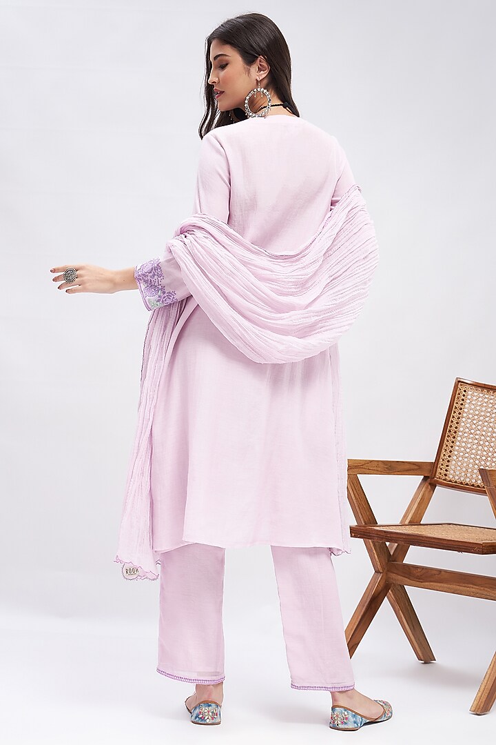 Lilac Chanderi Floral Motif Embroidered Kurta Set by RoohbyRidhimaa at Pernia's Pop Up Shop