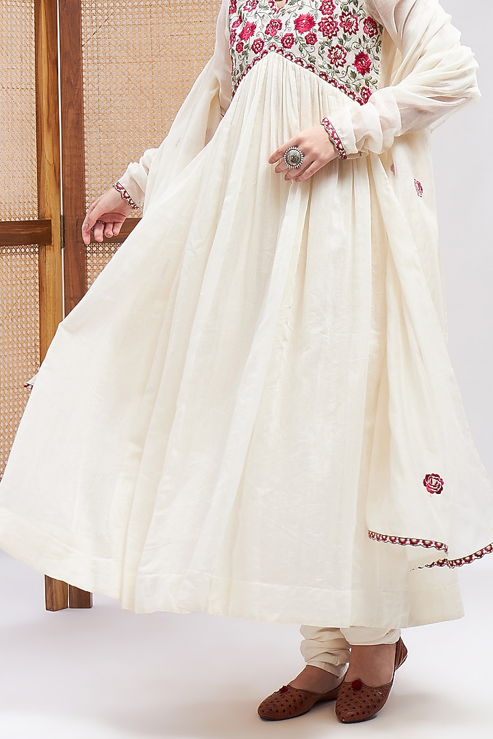 Off-White Chanderi Resham Embroidered Party Wear Anarkali Set by RoohbyRidhimaa at Pernia's Pop Up Shop