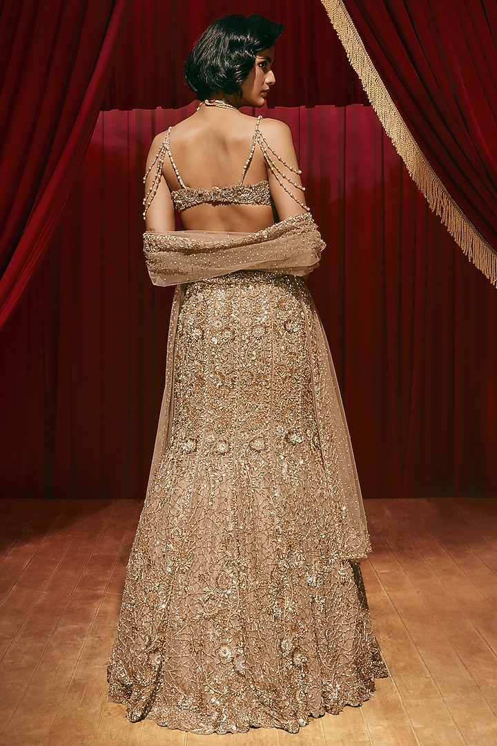 Rose Gold Net Embellished Fish-Cut Bridal Lehenga Set by ROQA | Siddharth Khurana & Kartik Khurana at Pernia's Pop Up Shop