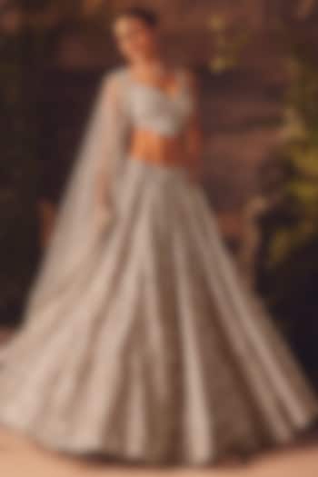 Ivory Organza 3D Floral Hand Embroidered Bridal Lehenga Set by ROQA | Siddharth Khurana & Kartik Khurana at Pernia's Pop Up Shop