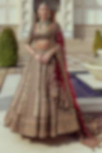 Golden Premium Tissue Zari Embroidered Bridal Bridal Lehenga Set by ROQA | Siddharth Khurana & Kartik Khurana at Pernia's Pop Up Shop