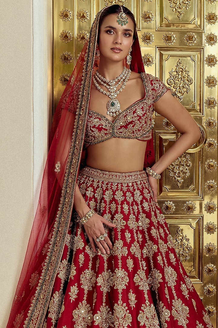 Red Premium Raw Silk Resham Embroidered Bridal Bridal Lehenga Set by ROQA | Siddharth Khurana & Kartik Khurana at Pernia's Pop Up Shop
