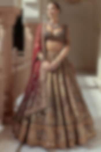 Green Raw Silk Dabka Hand Embroidered Bridal Bridal Lehenga Set by ROQA | Siddharth Khurana & Kartik Khurana at Pernia's Pop Up Shop