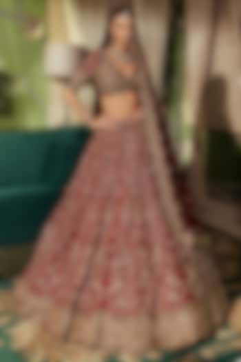 Red Raw Silk Dabka Hand Embroidered Bridal Bridal Lehenga Set by ROQA | Siddharth Khurana & Kartik Khurana at Pernia's Pop Up Shop