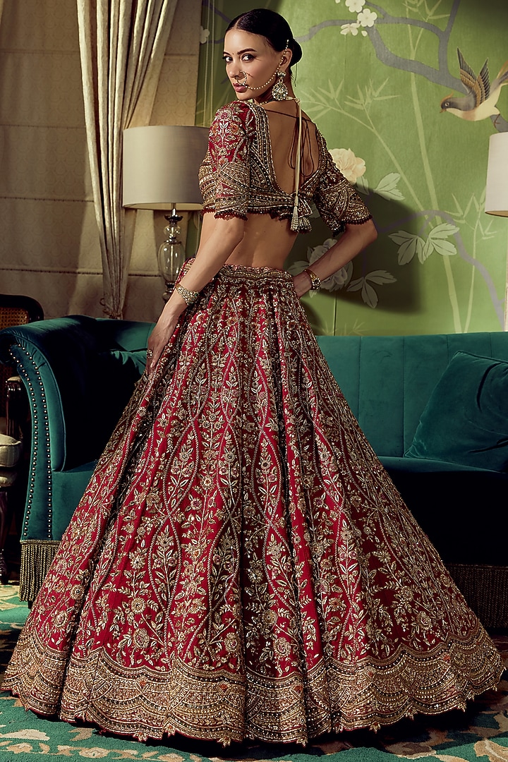 Red Raw Silk Dabka Hand Embroidered Bridal Bridal Lehenga Set by ROQA | Siddharth Khurana & Kartik Khurana at Pernia's Pop Up Shop