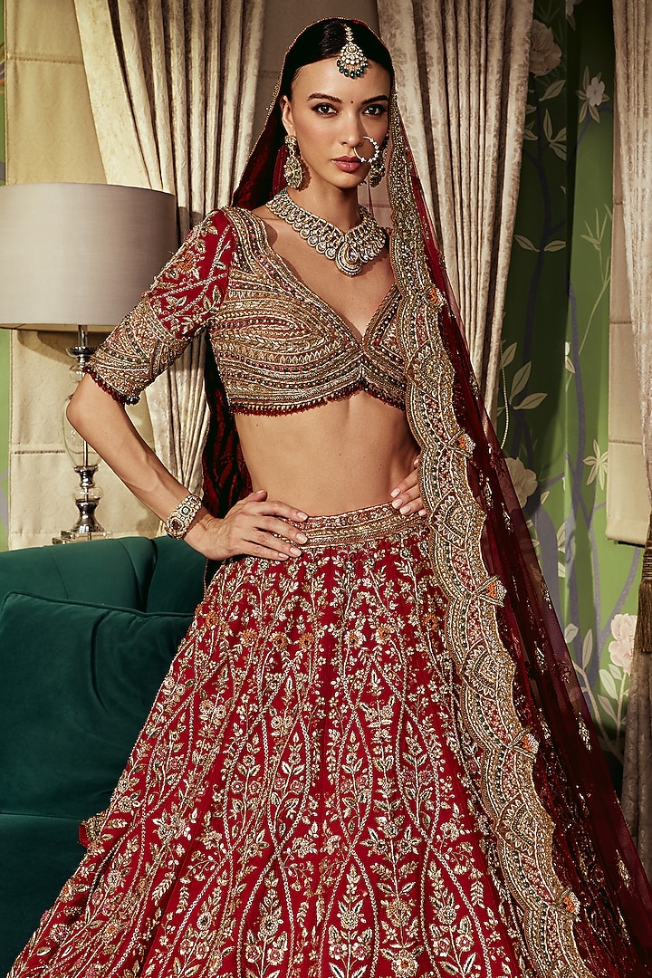 Red Raw Silk Dabka Hand Embroidered Bridal Bridal Lehenga Set by ROQA | Siddharth Khurana & Kartik Khurana at Pernia's Pop Up Shop