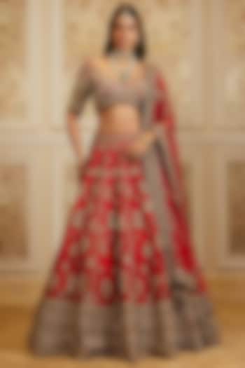 Deep Red Raw Silk Golden Thread Embroidered Bridal Lehenga Set by ROQA | Siddharth Khurana & Kartik Khurana at Pernia's Pop Up Shop