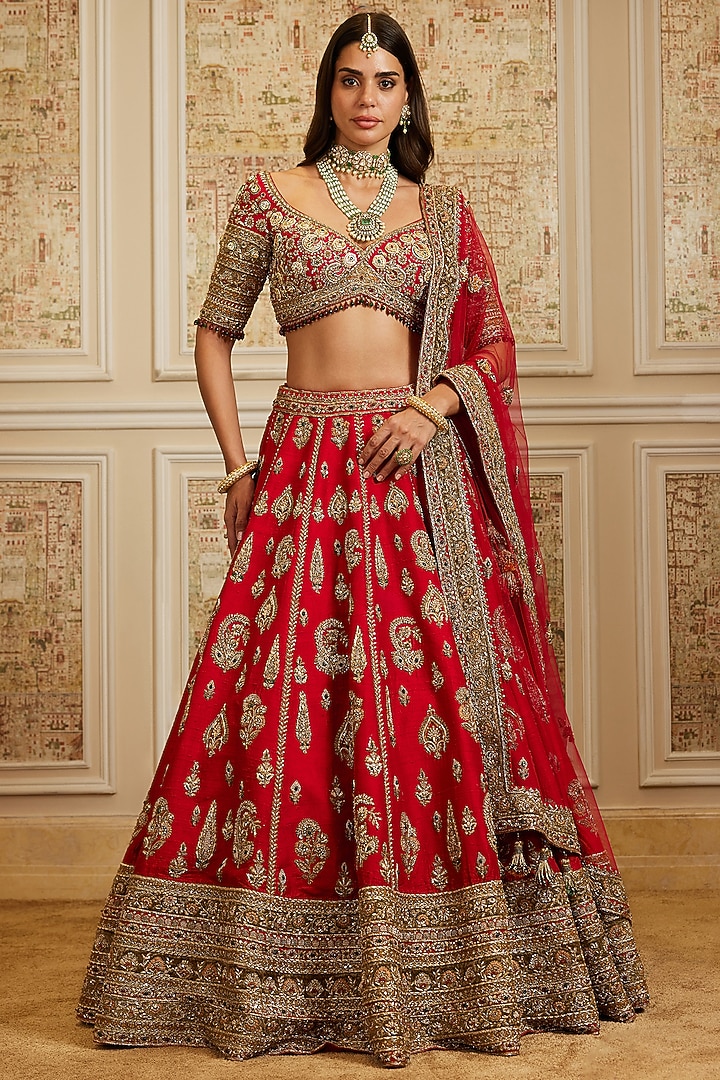 Deep Red Raw Silk Golden Thread Embroidered Bridal Lehenga Set by ROQA | Siddharth Khurana & Kartik Khurana at Pernia's Pop Up Shop