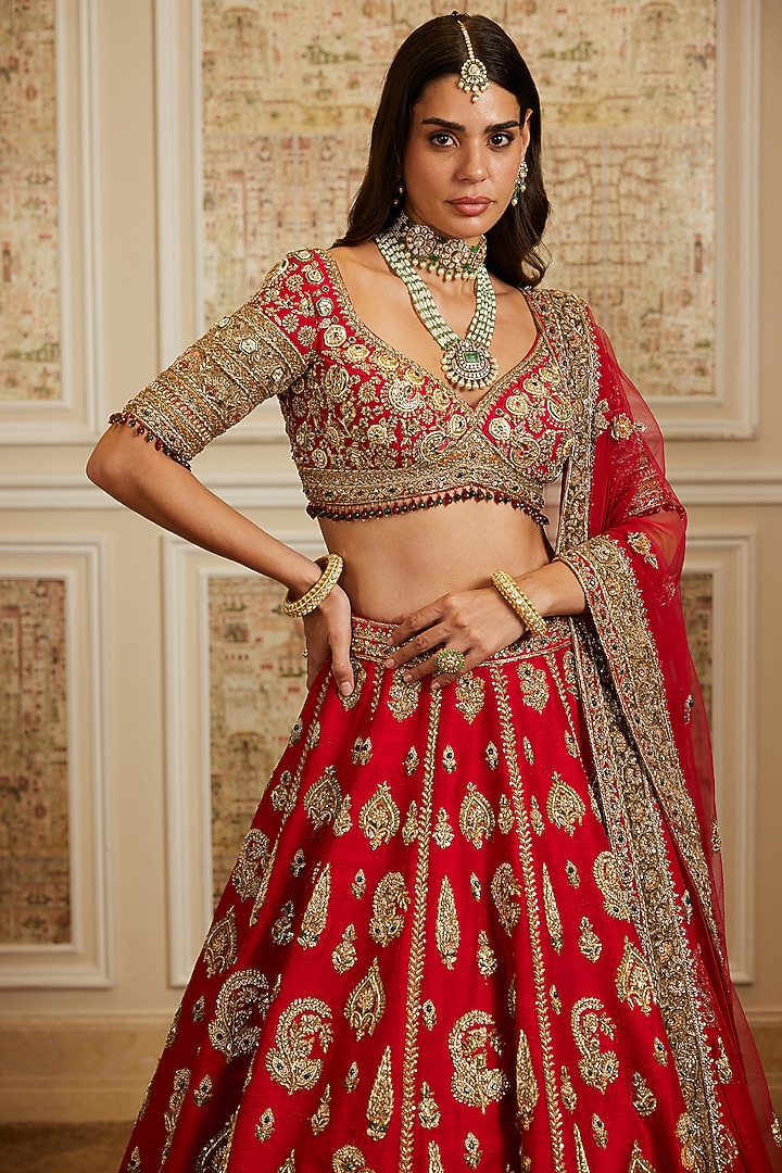 Deep Red Raw Silk Golden Thread Embroidered Bridal Lehenga Set by ROQA | Siddharth Khurana & Kartik Khurana at Pernia's Pop Up Shop