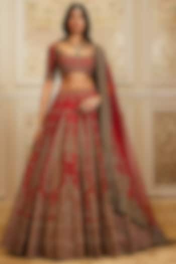 Red Raw Silk Zari & Sequins Embroidered Bridal Lehenga Set by ROQA | Siddharth Khurana & Kartik Khurana at Pernia's Pop Up Shop
