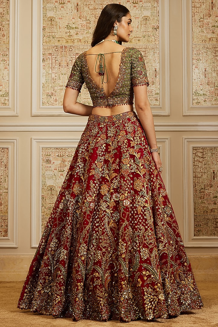 Red Net Resham & Zari Embroidered Bridal Lehenga Set by ROQA | Siddharth Khurana & Kartik Khurana at Pernia's Pop Up Shop