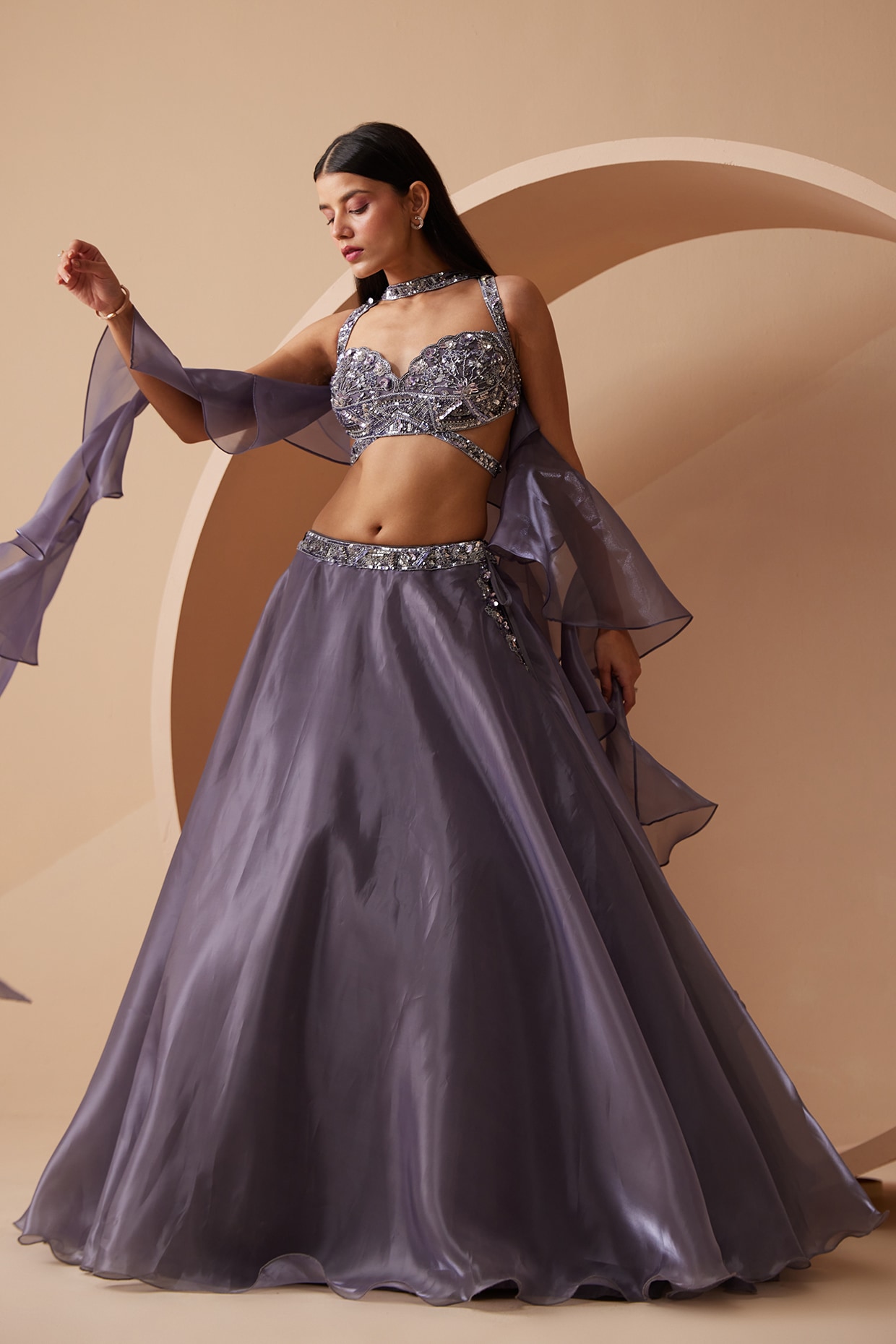 How To Pick The Right Lehenga (AND Blouse Style!) According To Your Body  Shape | WeddingBazaar