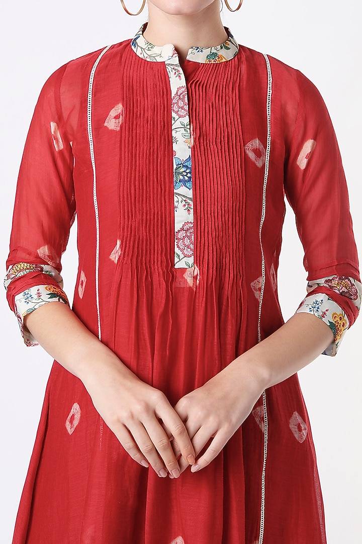 Fiery Red Bandhej Printed Pleated Kurta Set by Rosette at Pernia's Pop Up Shop