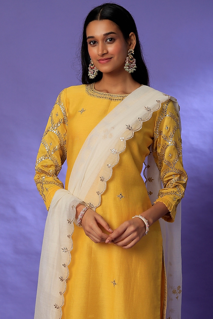 Yellow Chanderi Embroidered Kurta Set by Rosette at Pernia's Pop Up Shop