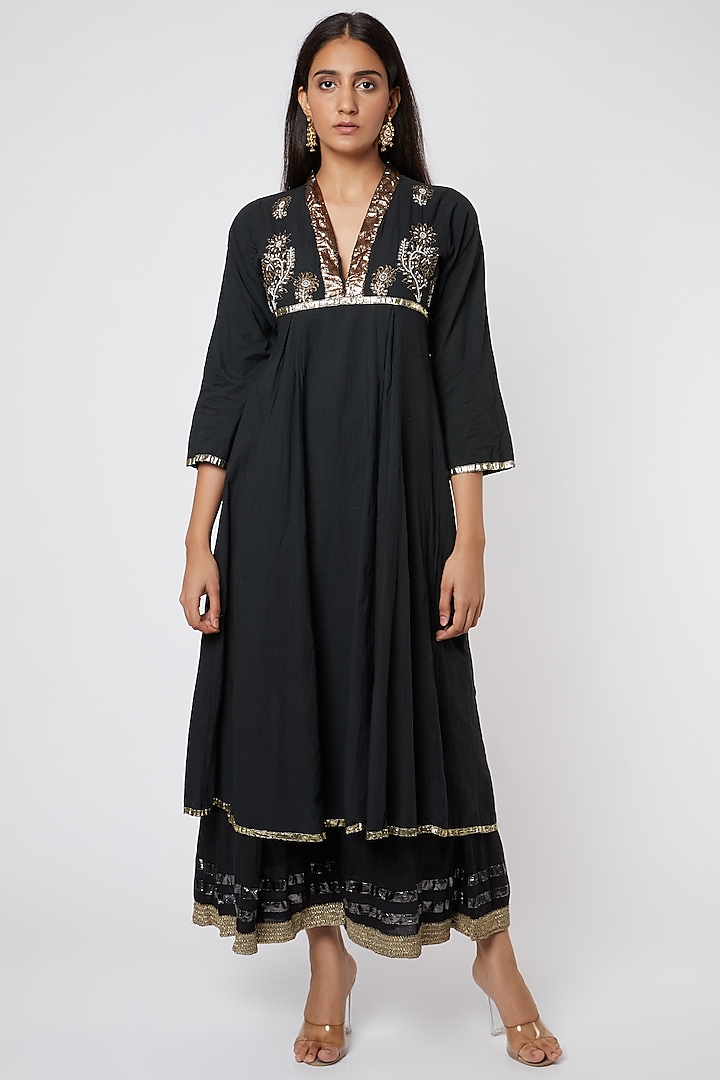 Black Embroidered Long Kurta by Rose Tree at Pernia's Pop Up Shop