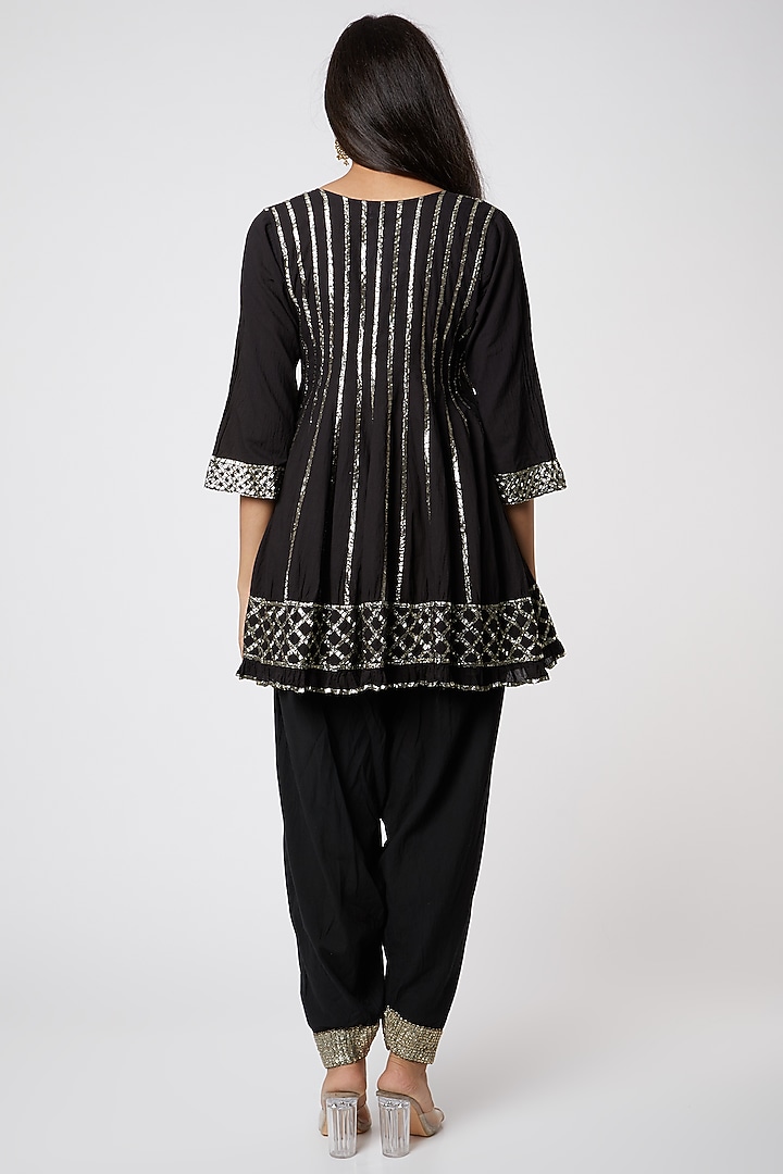 Black Embroidered Kurta by Rose Tree at Pernia's Pop Up Shop