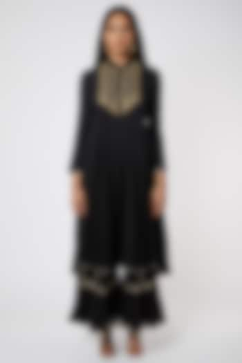 Black Kurta With Embroidery by Rose Tree