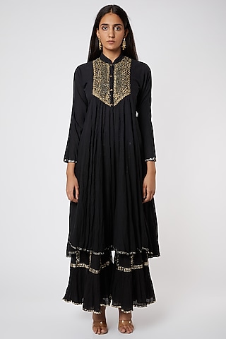 Black Kurta With Embroidery by Rose Tree