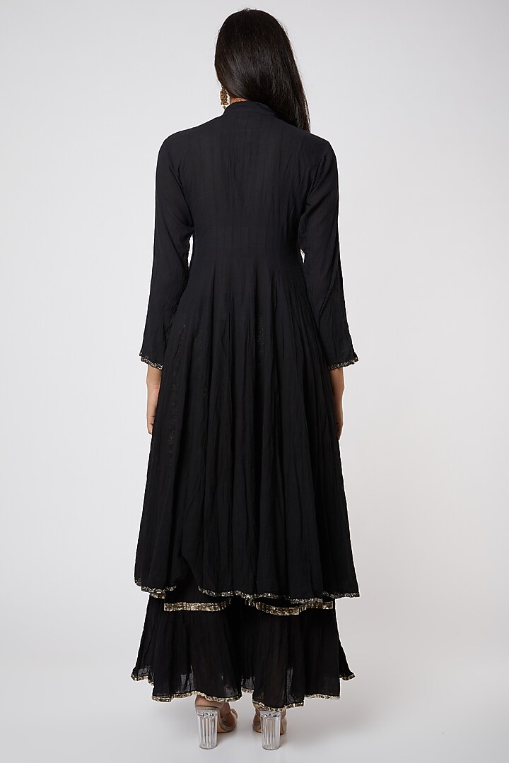 Black Kurta With Embroidery by Rose Tree at Pernia's Pop Up Shop