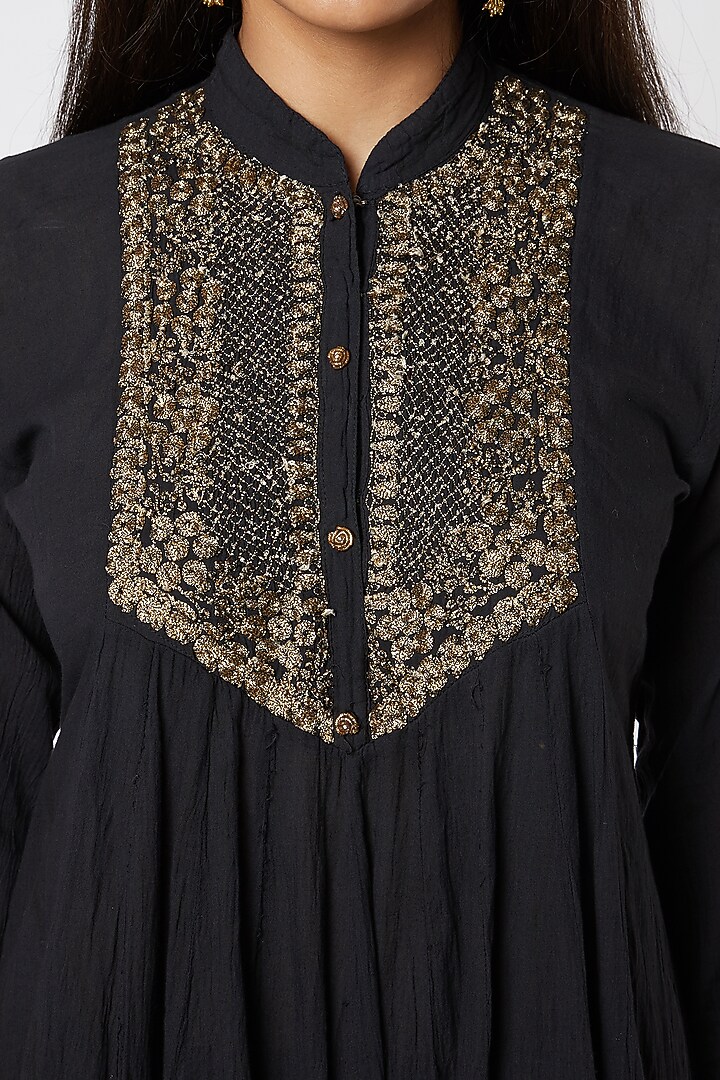 Black Kurta With Embroidery by Rose Tree at Pernia's Pop Up Shop