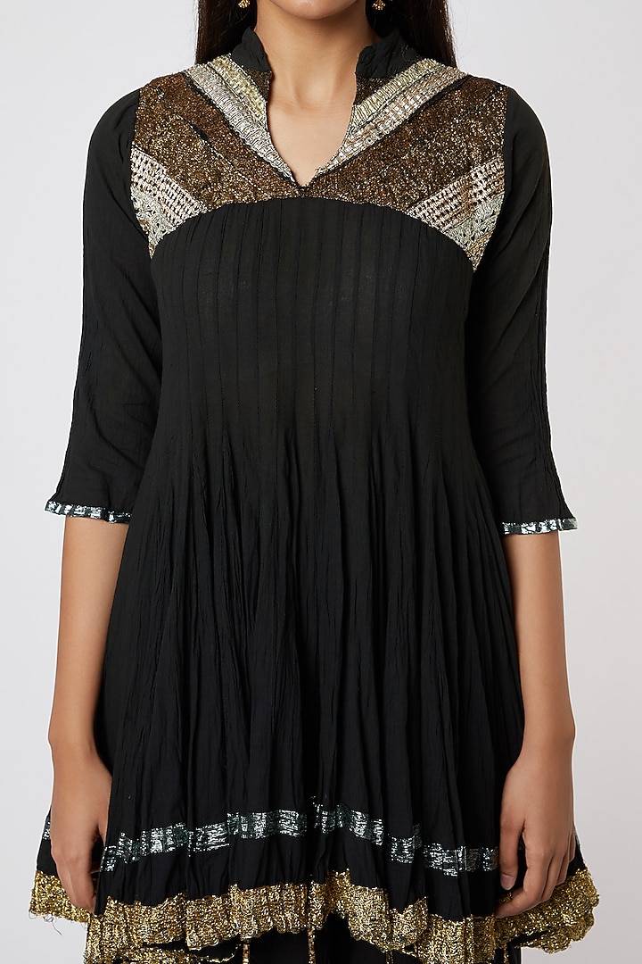 Black Embroidered Short Kurta by Rose Tree at Pernia's Pop Up Shop