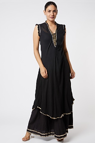 Black Embroidered Sleeveless Kurta by Rose Tree
