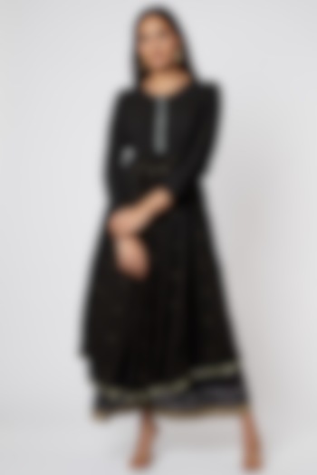 Black Organic Cotton Kurta With Embroidery by Rose Tree
