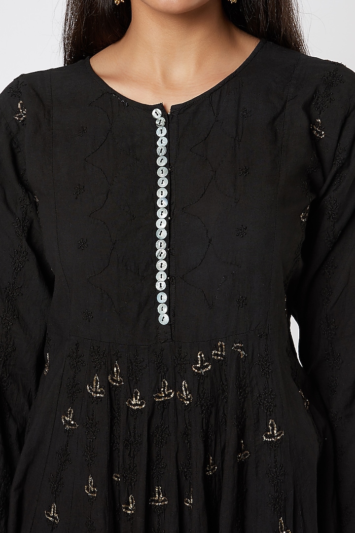 Black Organic Cotton Kurta With Embroidery by Rose Tree at Pernia's Pop Up Shop