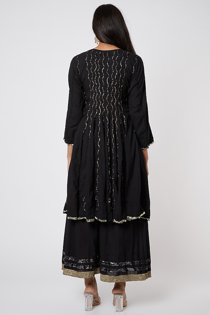 Black Embroidered Round Neck Kurta by Rose Tree at Pernia's Pop Up Shop