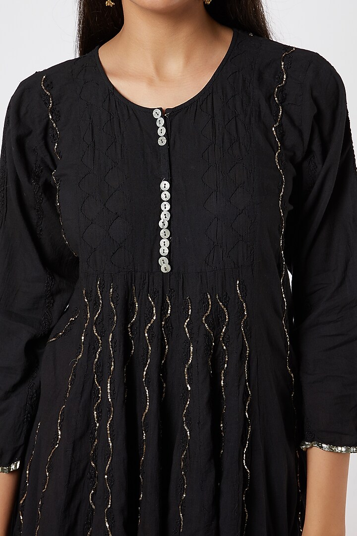 Black Embroidered Round Neck Kurta by Rose Tree at Pernia's Pop Up Shop