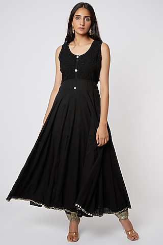 Black Sleeveless Embroidered Kurta by Rose Tree