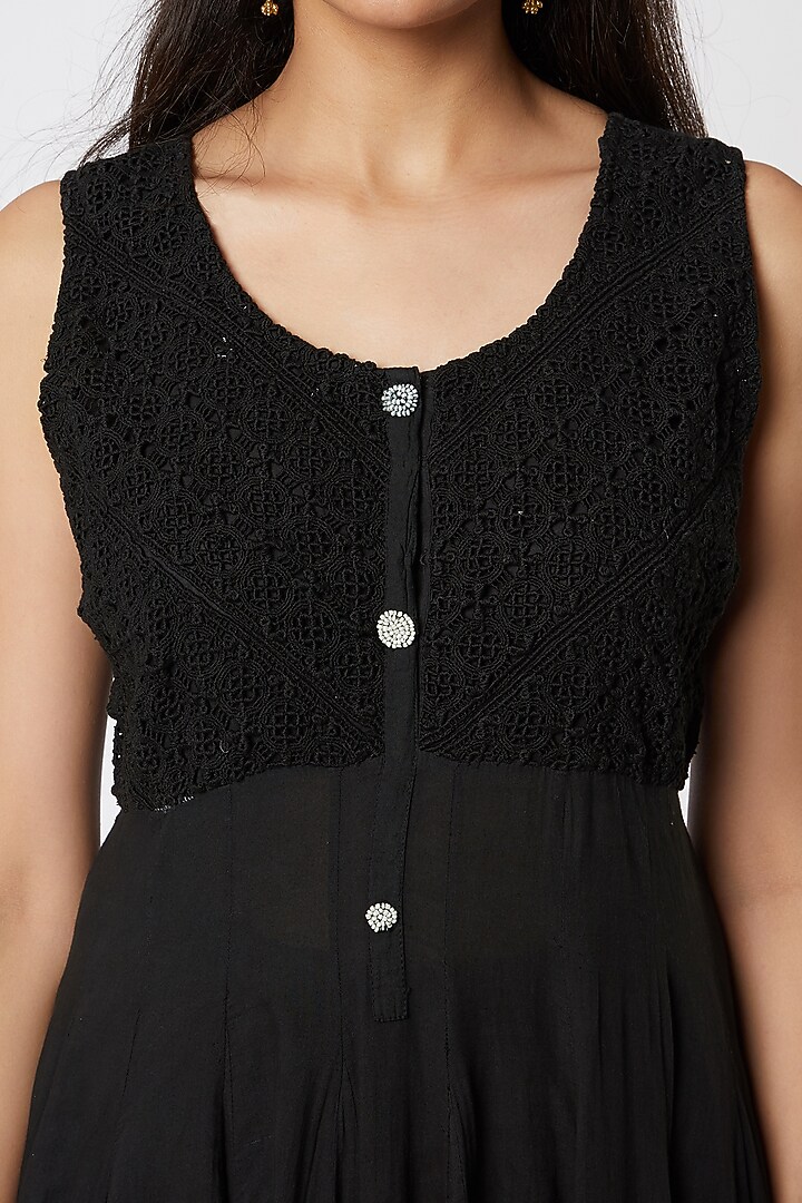 Black Sleeveless Embroidered Kurta by Rose Tree at Pernia's Pop Up Shop